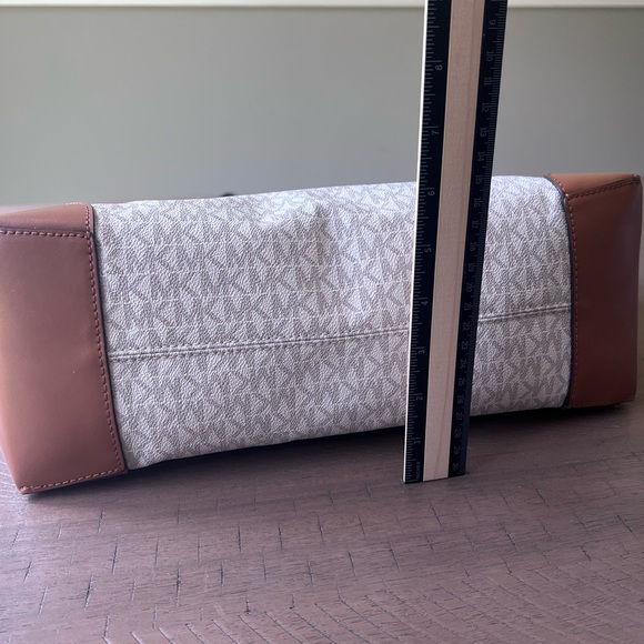 Unused Michael Kors Tote - Picture 3 of 5